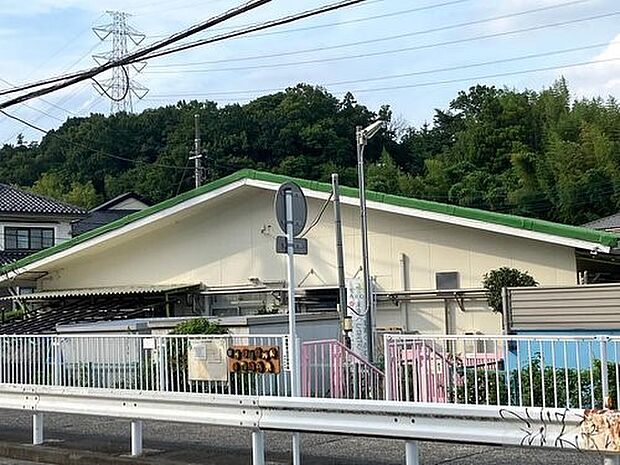 横浜市奈良保育園 800m 恵まれた自然環境・整った設備・職員のもと「太陽のように明るく、やさしくたくましく」がモットー。