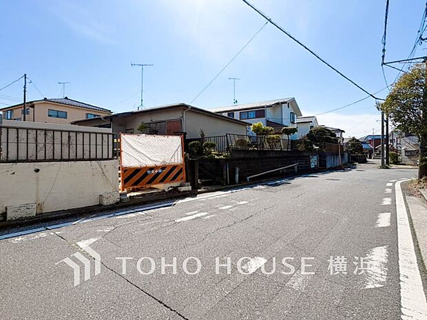 子育て環境、生活利便に優れた住環境に立地し、ゆとりある生活が送れます。(2026年3月撮影)