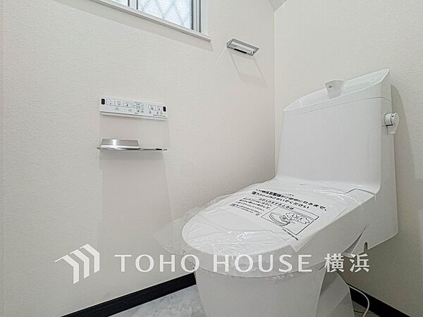 清潔感溢れるトイレ。落ち着いた空間で安らぎのひとときをお過ごしいただけます。