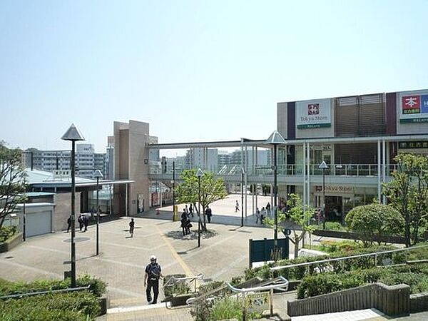 東戸塚駅 （JR横須賀線）　2000m　JR横須賀線、湘南新宿ラインが利用できます。「横浜」駅へ約9分、「品川」駅へ約32分。