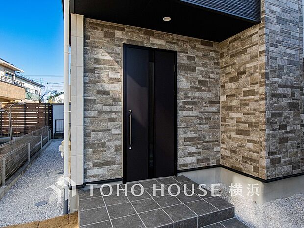 お住まいの顔となる玄関。住まう方のプライドを満たすクオリティを備えています。