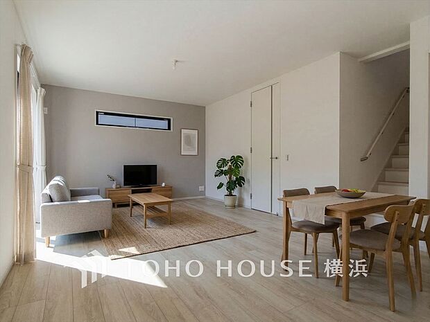 寛ぎとコミュニケーションを育む居心地のよい場所。(家具・装飾品はAI加工です)