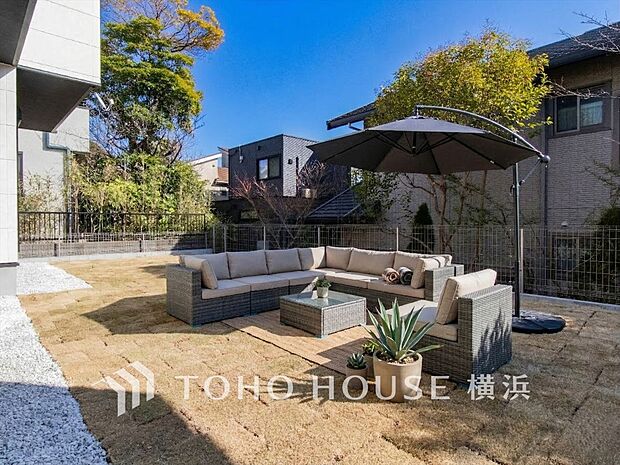 何気ない日常に彩りを加え、家族の笑顔が増えるお庭のある暮らし。(装飾品はAI加工です)