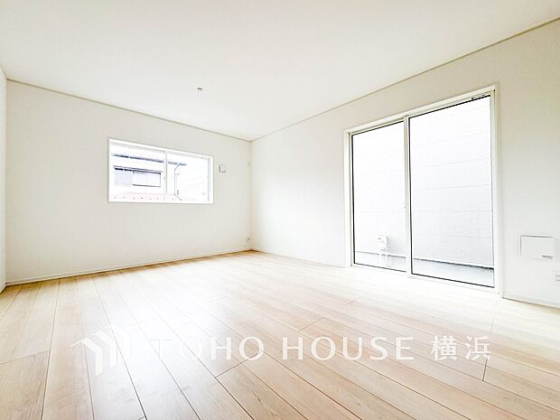 光と風があふれる開放的なリビングダイニングには自然と家族みんなが集まってきます。