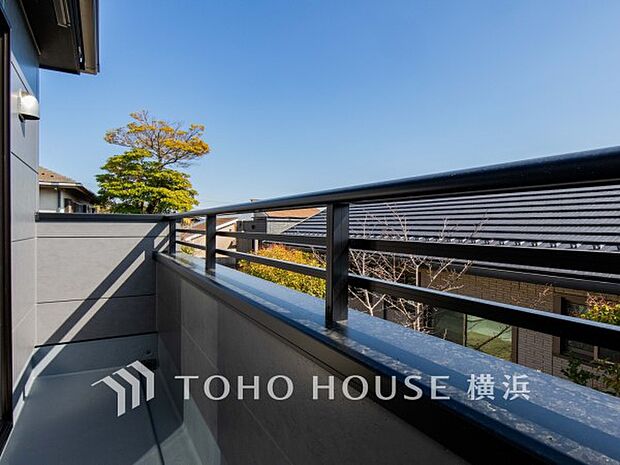 心地よい陽射しや暖かな風を楽しむことが出来るバルコニー。