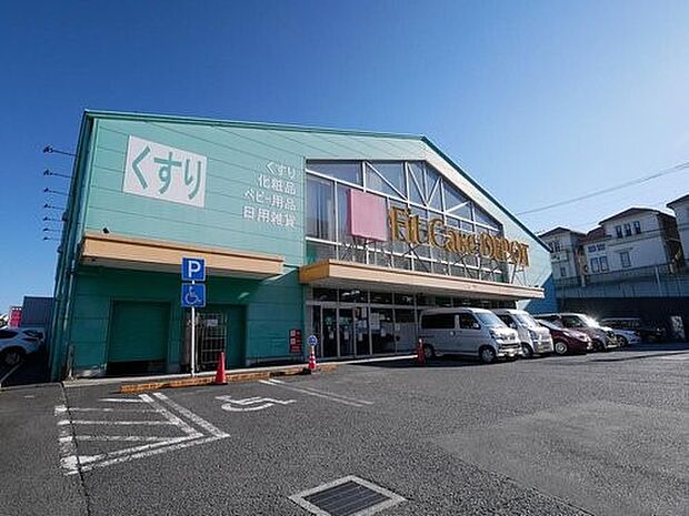 Fit Care DEPOT笹下店 650m 薬・化粧品だけではなく、食品や雑貨等もそろっており、日常の買い物がスピーディーにできる品揃えです。