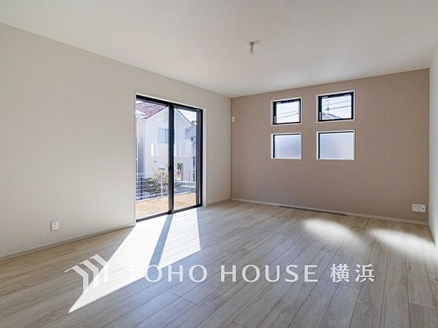 開放感あるリビングダイニング。ご家族とのんびりしたひと時を過ごせますね。