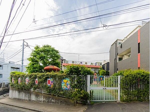 藤棚幼稚園　600m　年長組を対象にコナミスイミングスクールでの水泳教室を月に2回行っています。