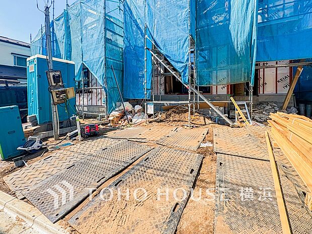 十分な広さのカースペースは、お車2台分の広さがあります。(2026年3月撮影)