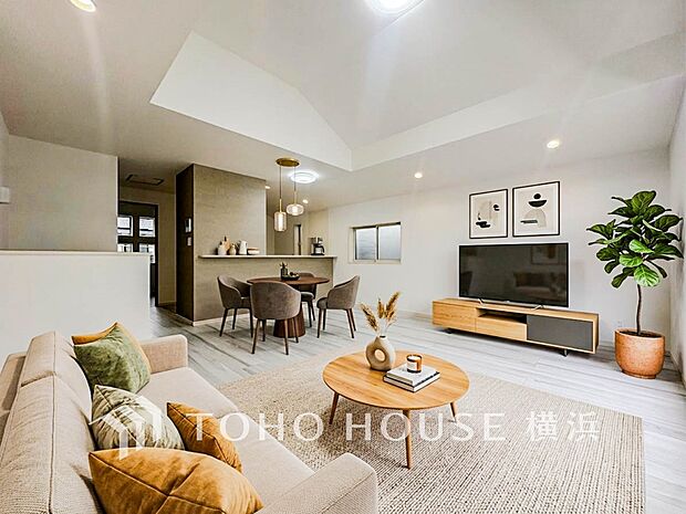 寛ぎとコミュニケーションを育む居心地のよい場所。(家具・装飾品はAI加工です)