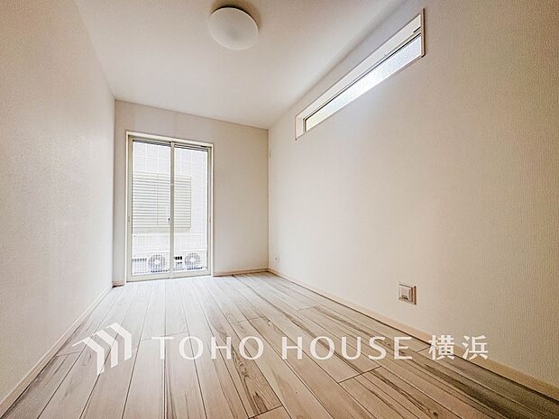 心地よい光と風があふれています。プライベートな自分時間を快適に過ごせるお部屋。