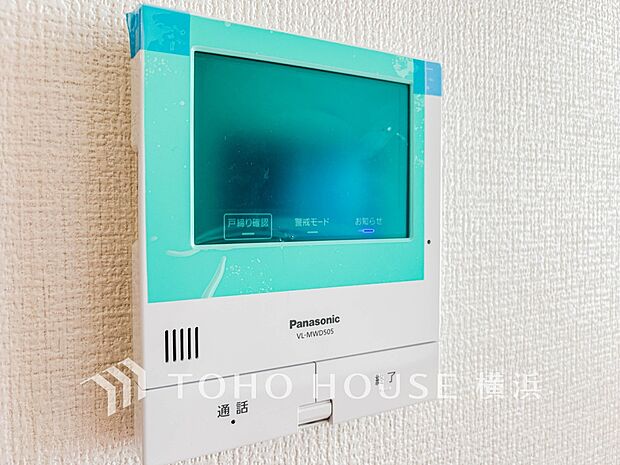 誰が来てもわかる様にモニター付きインターホンを設置。快適と安らぎを合わせた優しい設計。