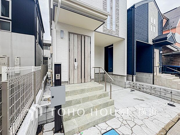 お住まいの顔となる玄関。住まう方のプライドを満たすクオリティを備えています。