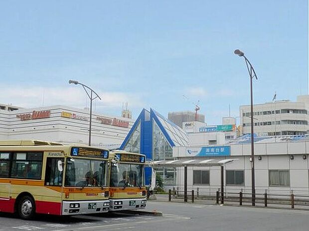 小田急江ノ島線「湘南台」駅 640m 横浜市営地下鉄ブルーライン、相鉄いずみ野線、小田急江ノ島線の3路線が乗り入れるターミナル駅。