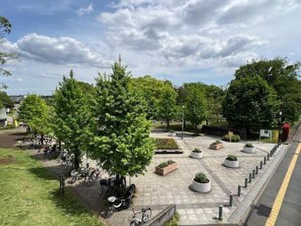 湘南台公園 700m 湘南台文化センターと国道を挟んで向かい合う広い公園。気候の良い休日は、ファミリーで賑わいます。