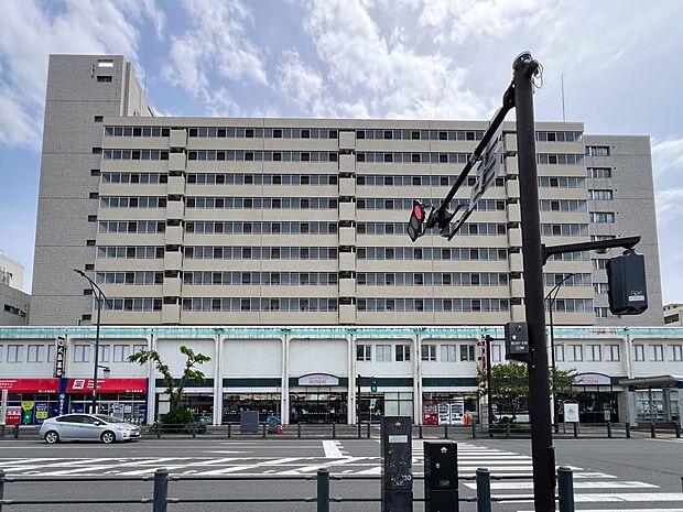 そうてつローゼン湘南台店　600m　毎日の食卓を飾る新鮮な食料品が揃います。相鉄電車のマイルポイントも変換可能なシステムに。 