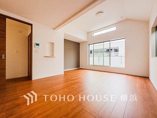 光と風があふれる開放的なリビングダイニングには自然と家族みんなが集まってきます。