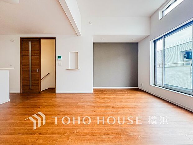 忙しい朝でも、しっかり家族が揃って食事をして頂けるゆとりある大きさのダイニングスペース。