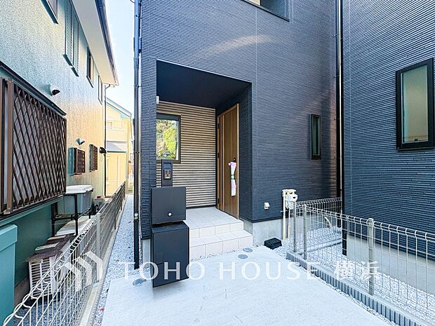 デザイン性の高いエントランスは、住む方のプライドを満たすクオリティ。