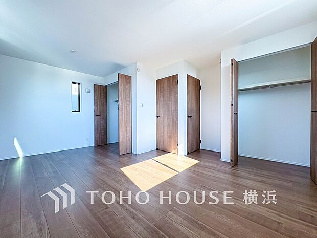 感性を育むプライベートルームはシンプルでスマートな空間。