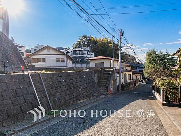 子育て環境、生活利便に優れた住環境に立地し、ゆとりある生活が送れます。(2026年3月撮影)