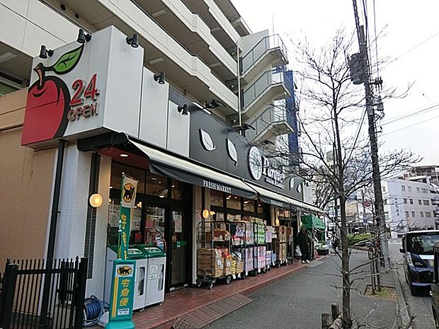 トップパルケ 反町店 1100m お帰りが遅くなってもお買い物できて便利。毎日の食卓を彩る食材や、お惣菜なども豊富に取り揃えています。