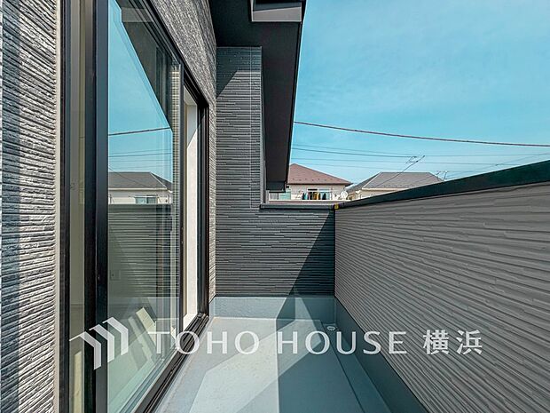 お部屋にも爽やかな風と暖かく柔らかな日差しが差し込み、毎日の暮らしを豊かに彩ります。