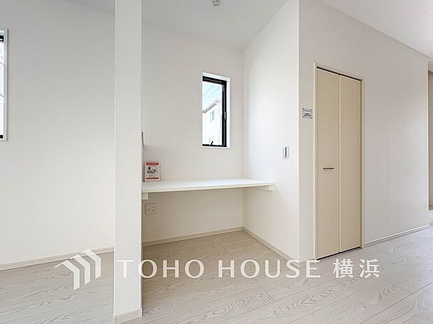 ちょっとしたデスクワークにもマルチに利用可能なワークスペース。