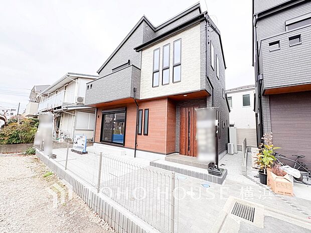 爽やかな青空の下に贅沢なほどに降り注ぐ陽光、豊かな居住性と、クオリティが見事に調和した住空間。