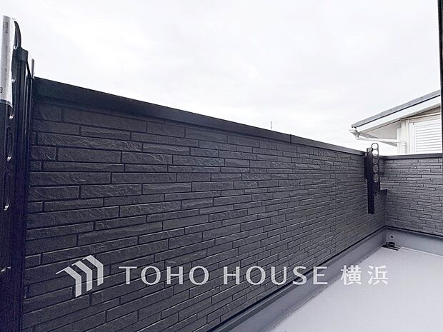 心地よい陽射しや暖かな風を楽しむことが出来るバルコニー。