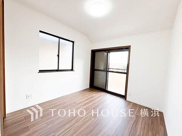 心地よい光と風があふれています。プライベートな自分時間を快適に過ごせるお部屋。