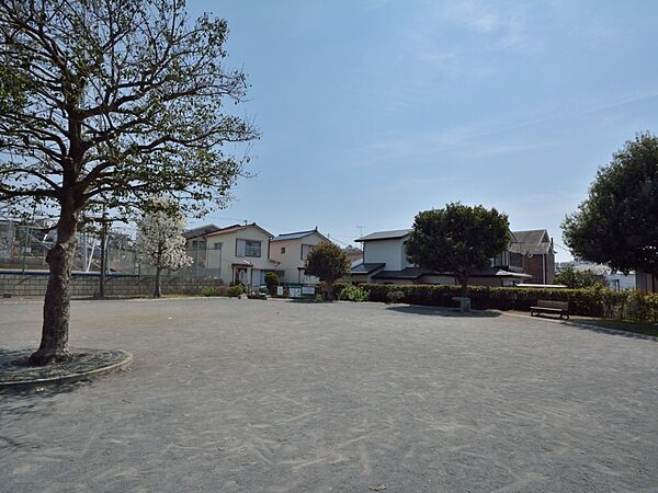 壱町ケ谷公園　350m　広い運動広場があるので、お子様が元気に走り回ったり自転車の練習をしたりできそうですね。