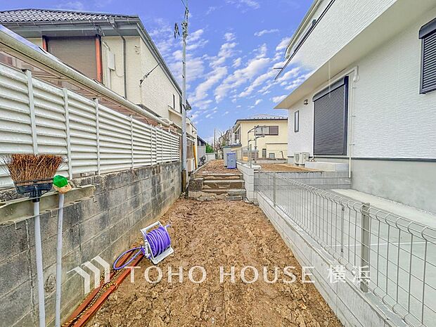 敷地内に駐車スペースがあると、日々の暮らしのをスムーズに運ぶ事が出来ます。(2026年3月撮影)