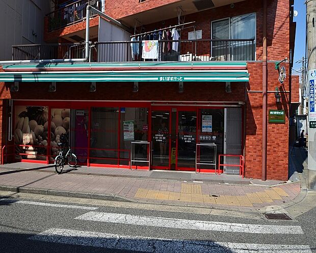 まいばすけっと反町駅北店 700m 安くて便利な小さなイオン。食品、雑貨等、生活に必要なものをコンパクトに手に入れることができます。