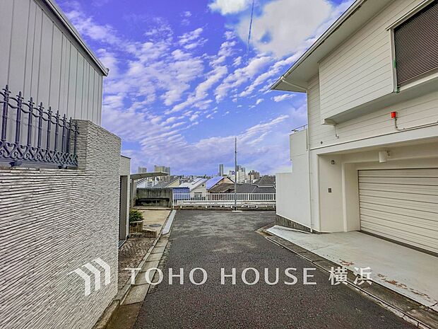 生活利便に優れた住環境に立地し、ゆとりある生活が送れます。(2026年3月撮影)