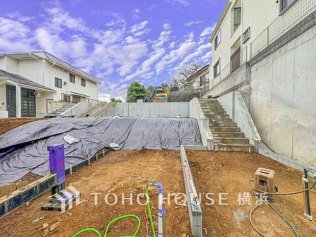 敷地内に駐車スペースがあると、日々の暮らしのをスムーズに運ぶ事が出来ます。(2026年3月撮影)