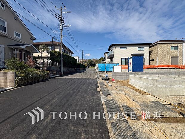 十分な広さのカースペースは、お車2台分の広さがあります。(2026年3月撮影)