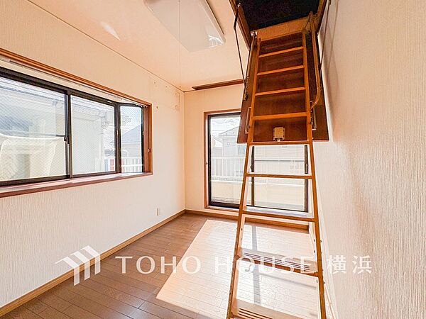通風・採光にも優れ、心地よい光と風があふれています。プライベートな自分時間を快適に過ごせるお部屋。