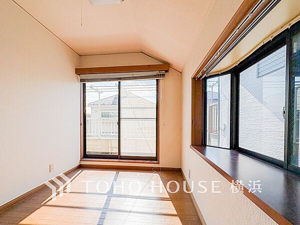 心地よい光と風があふれています。プライベートな自分時間を快適に過ごせるお部屋。