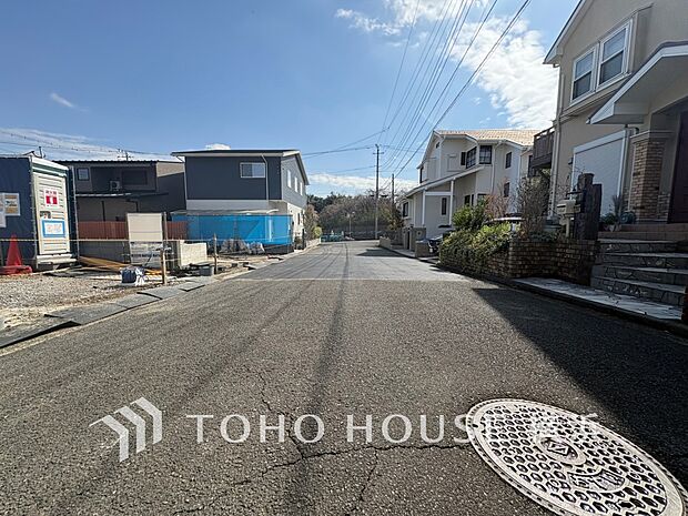 生活利便に優れた住環境に立地し、ゆとりある生活が送れます。（2026年3月撮影）