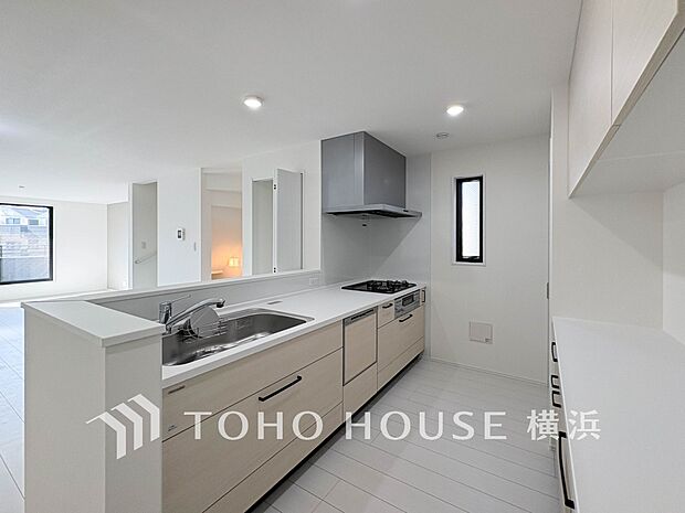 美味しいお料理も楽しいお喋りもキッチンを中心に広がります。