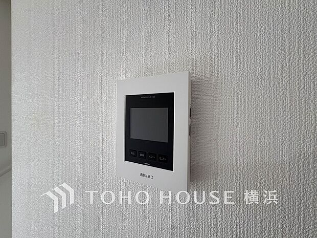 誰が来てもわかる様にモニター付きインターホンを設置。快適と安らぎを合わせた優しい設計。