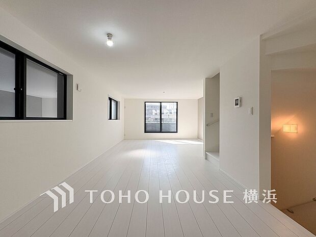 あたたかい日差しがたっぷり降り注ぐLDKは自然と家族の顔があかるい笑顔に。