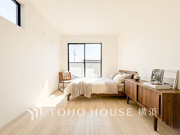 穏やかな寛ぎを届ける上質仕様のお部屋。(家具・装飾品はAI加工です)