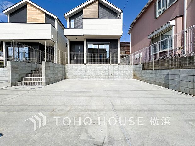 十分な広さのカースペースは、お車2台分の広さがあります。