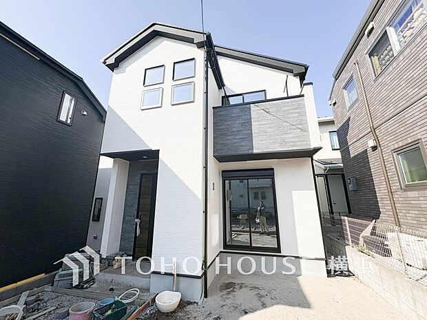 お住まいの顔となる玄関。住まう方のプライドを満たすクオリティを備えています。