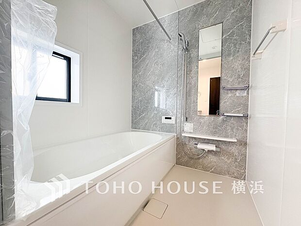 一日の疲れが癒される優雅な時間を堪能できるゆとりあるバスルームです。