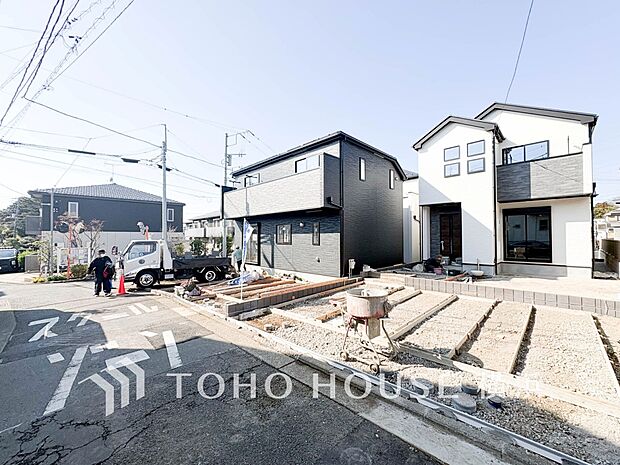 住む人を映し出す洗練された佇まいは、いつまでも輝き続けながらいつしか街の風景に溶け込んでいきます。