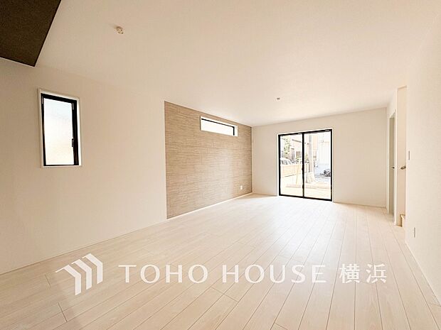 光と風があふれる開放的なリビングダイニングには自然と家族みんなが集まってきます。