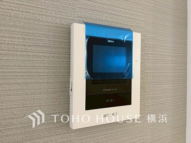 誰が来てもわかる様にモニター付きインターホンを設置。快適と安らぎを合わせた優しい設計。